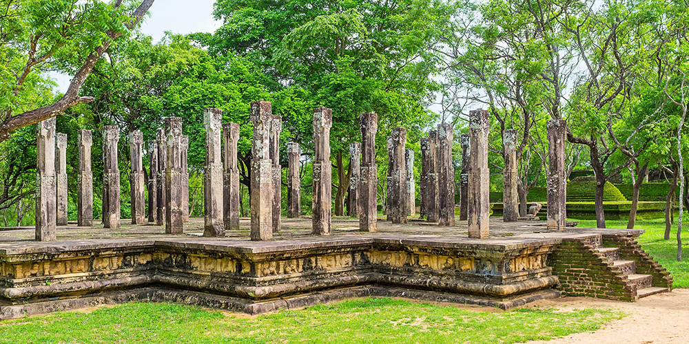 lankathilaka-alahana-pirivena-polonnaruwa-sri-lanka